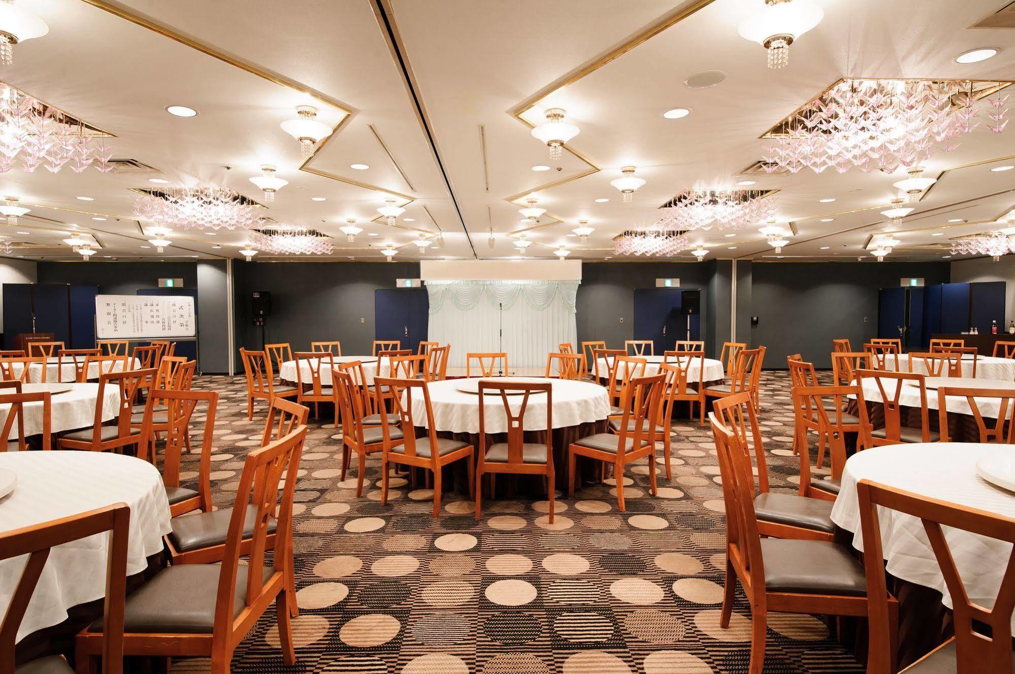 Chisun Hotel Kobe Bagian luar foto