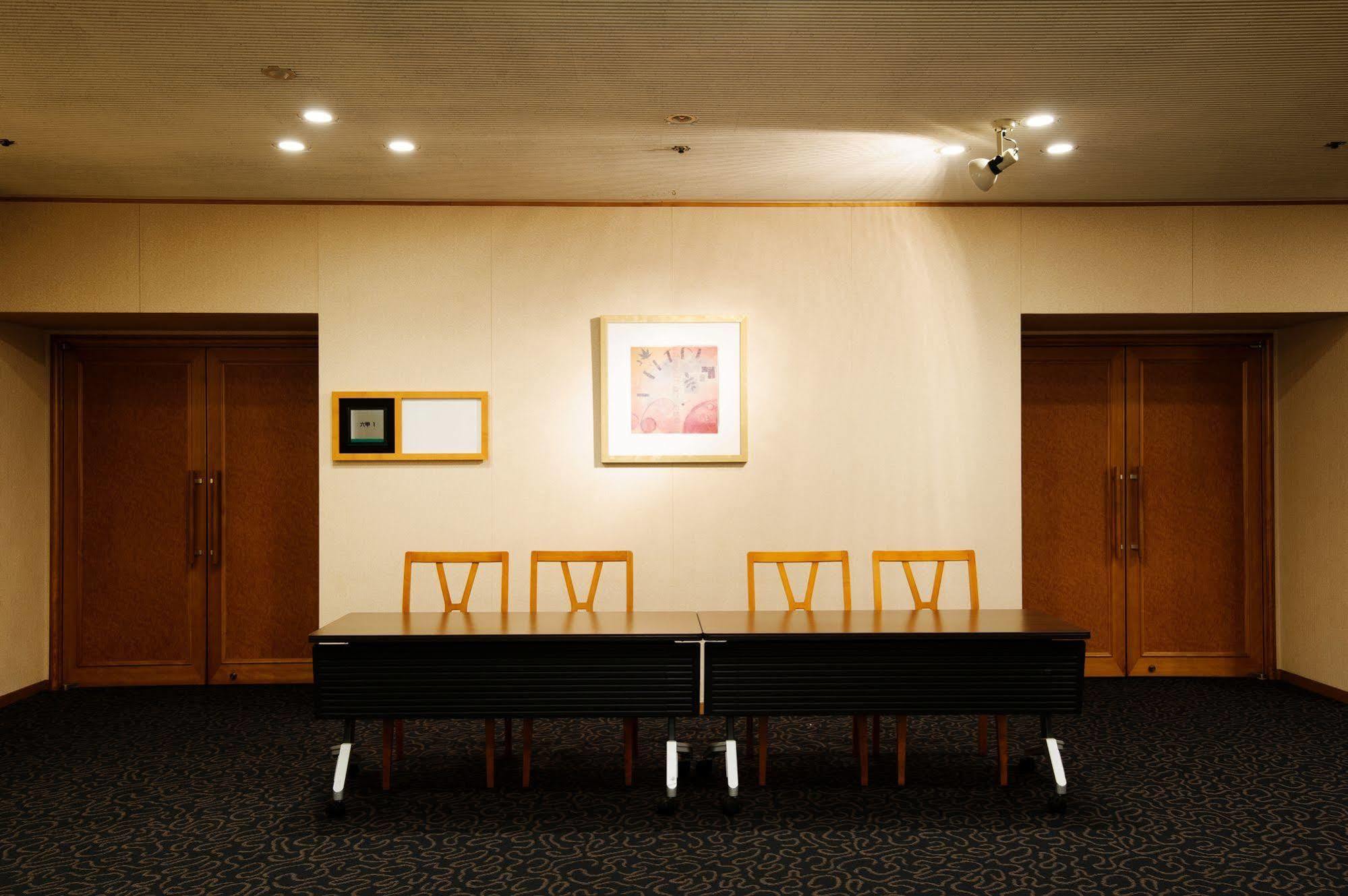 Chisun Hotel Kobe Bagian luar foto