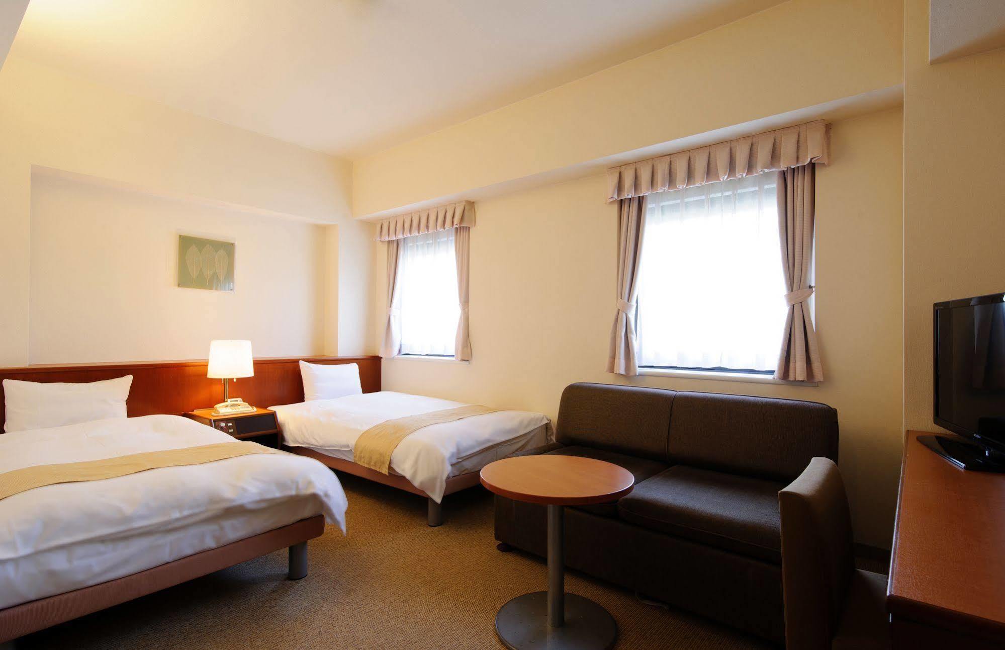 Chisun Hotel Kobe Bagian luar foto